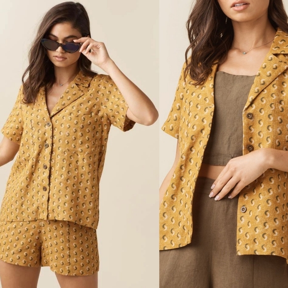 VETTA Tops - Vetta The Linen Collared Shirt In Moon Print